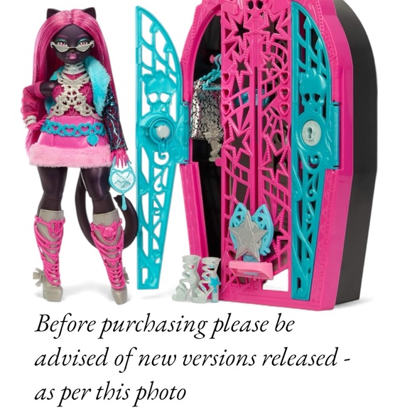 Two Monster High Catty Noir Dolls 2O13/  preloved so please see all photos - Picture 15 of 15